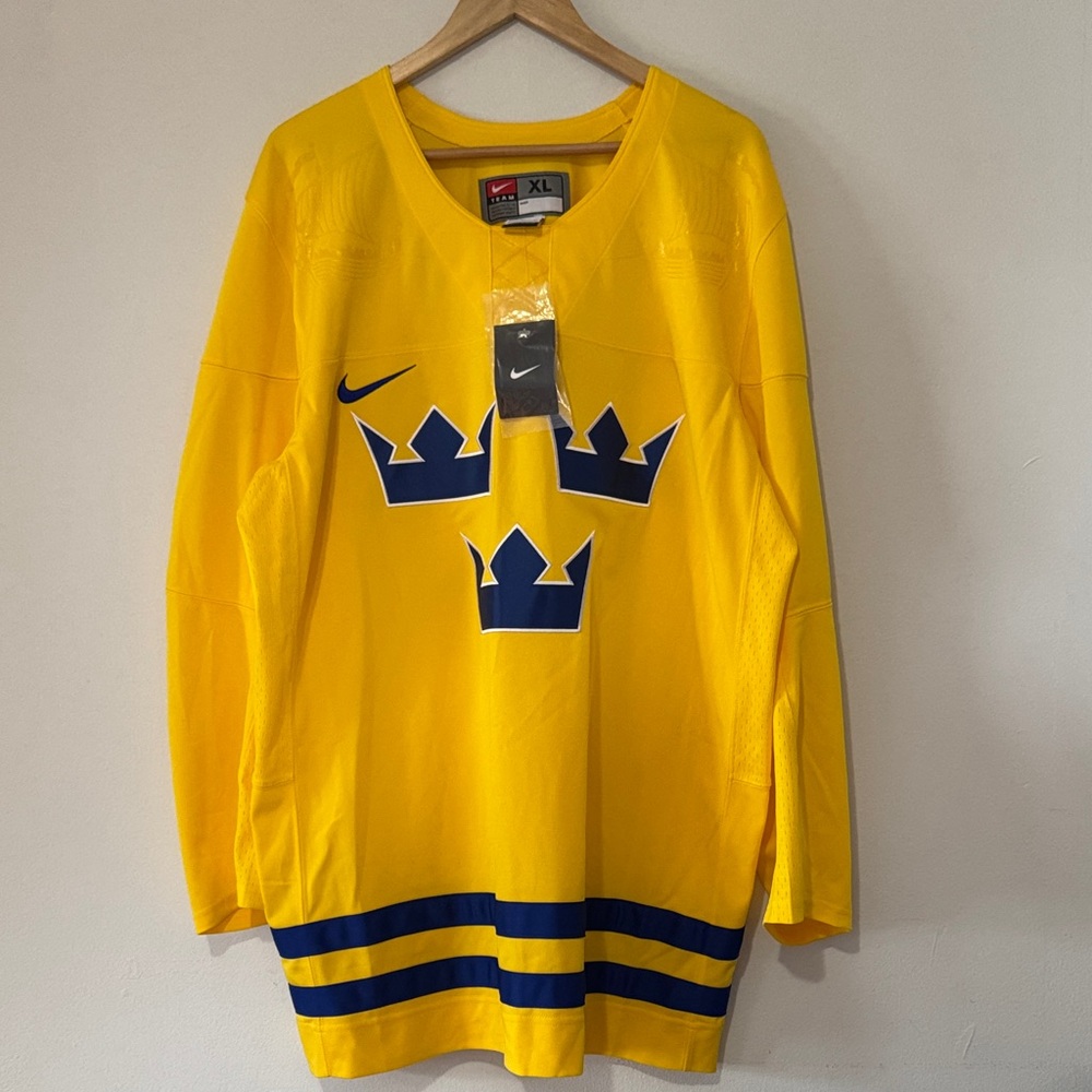 Team Sweden Official Hockey Jersey / 2012-2013 Season / New / XL / Nike